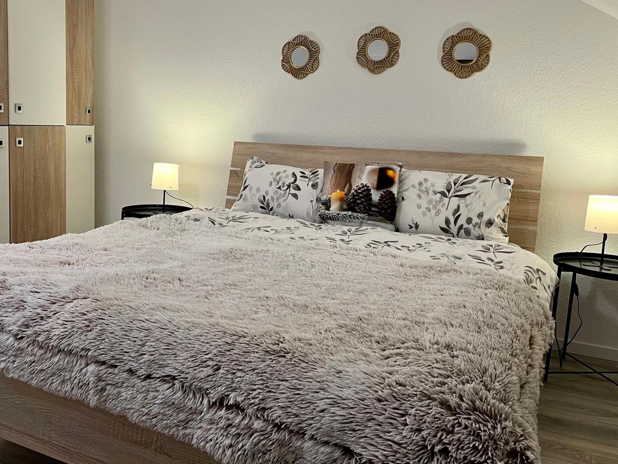 Marienhaus Apartment - Zentral, Parken, Netflix, Kontaktloses Einchecken Wuppertal Esterno foto
