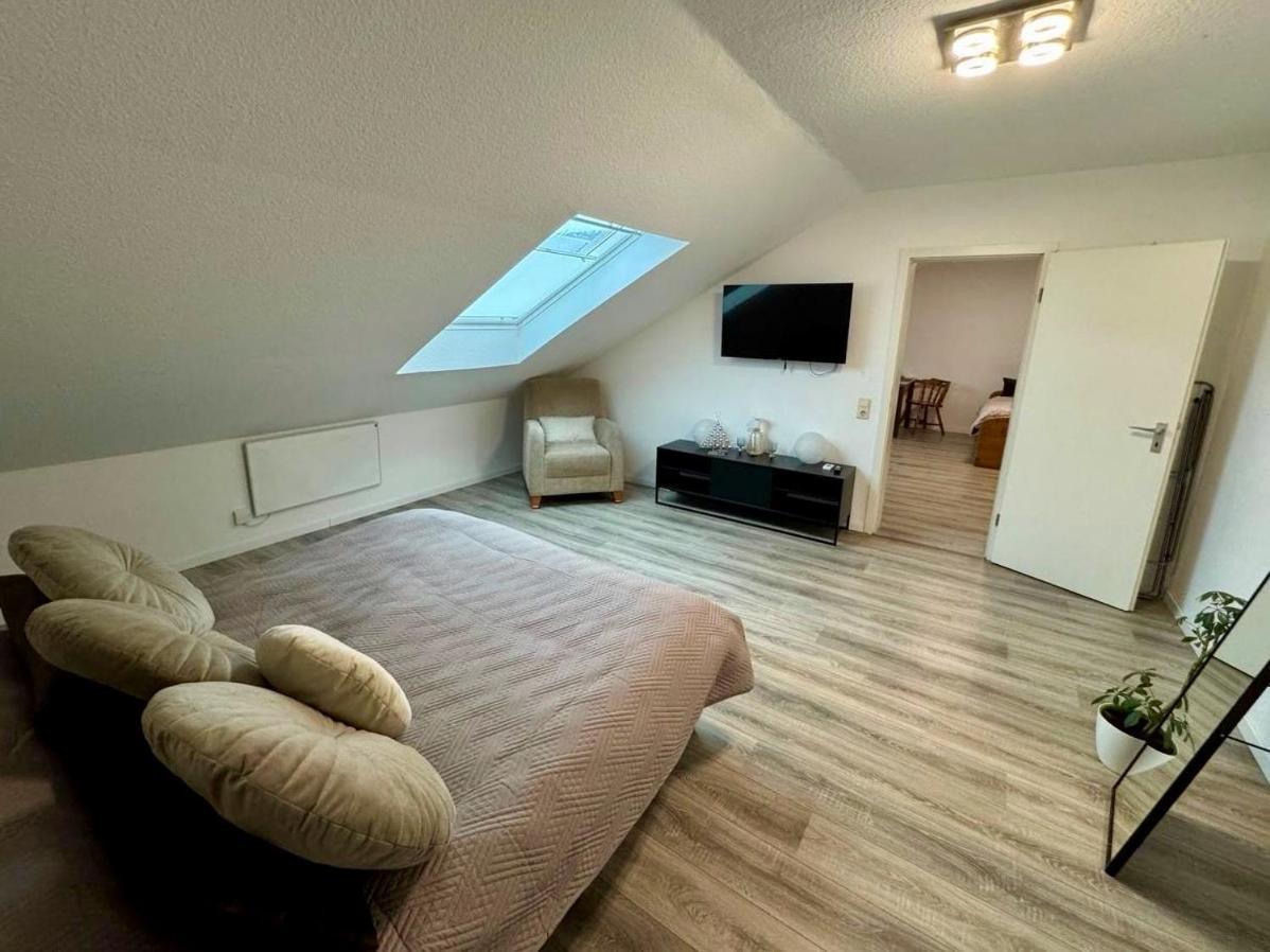 Marienhaus Apartment - Zentral, Parken, Netflix, Kontaktloses Einchecken Wuppertal Esterno foto