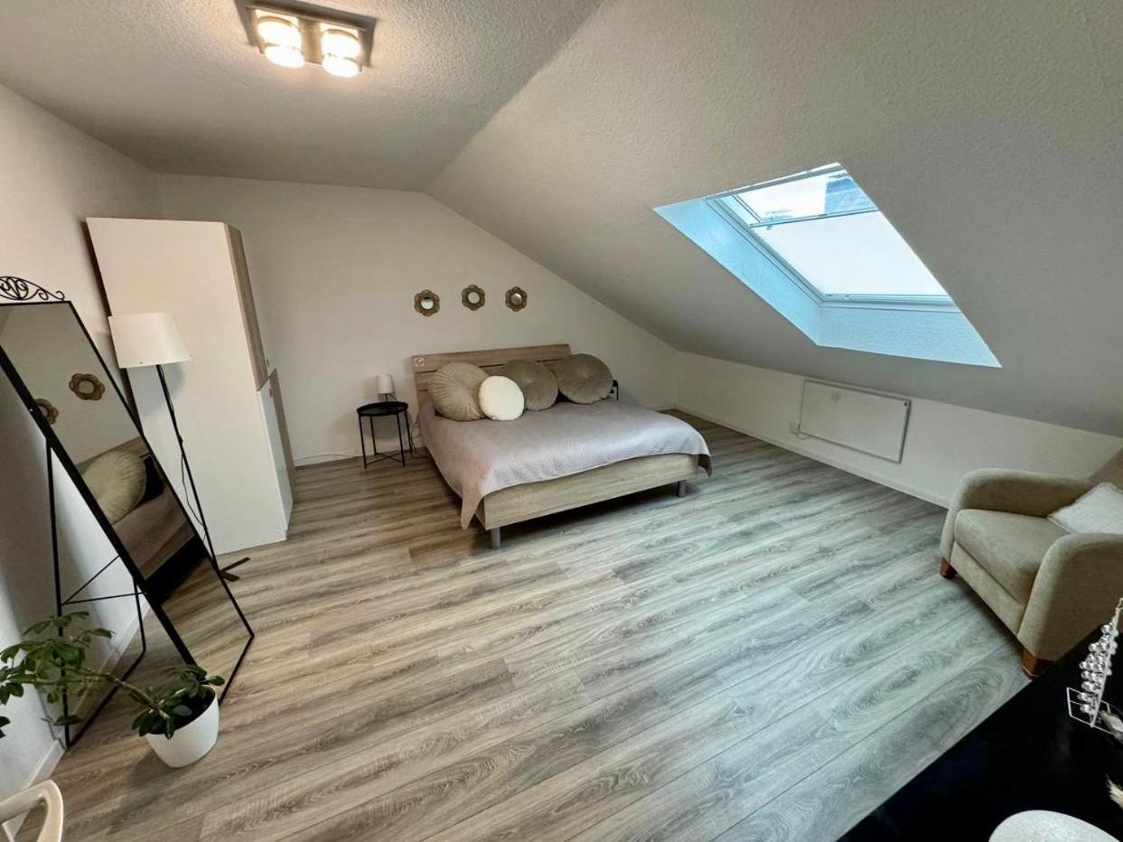 Marienhaus Apartment - Zentral, Parken, Netflix, Kontaktloses Einchecken Wuppertal Esterno foto